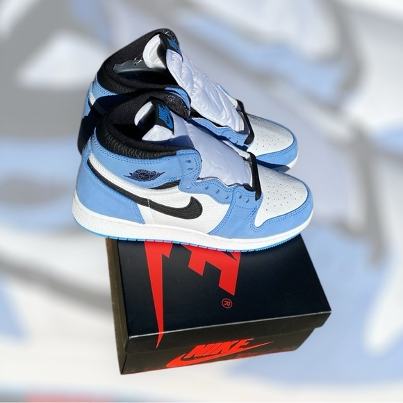 New Jordan 1  Retro UNC Size 7 Y / 8.5 women / 7 Men - Picture 4 of 12